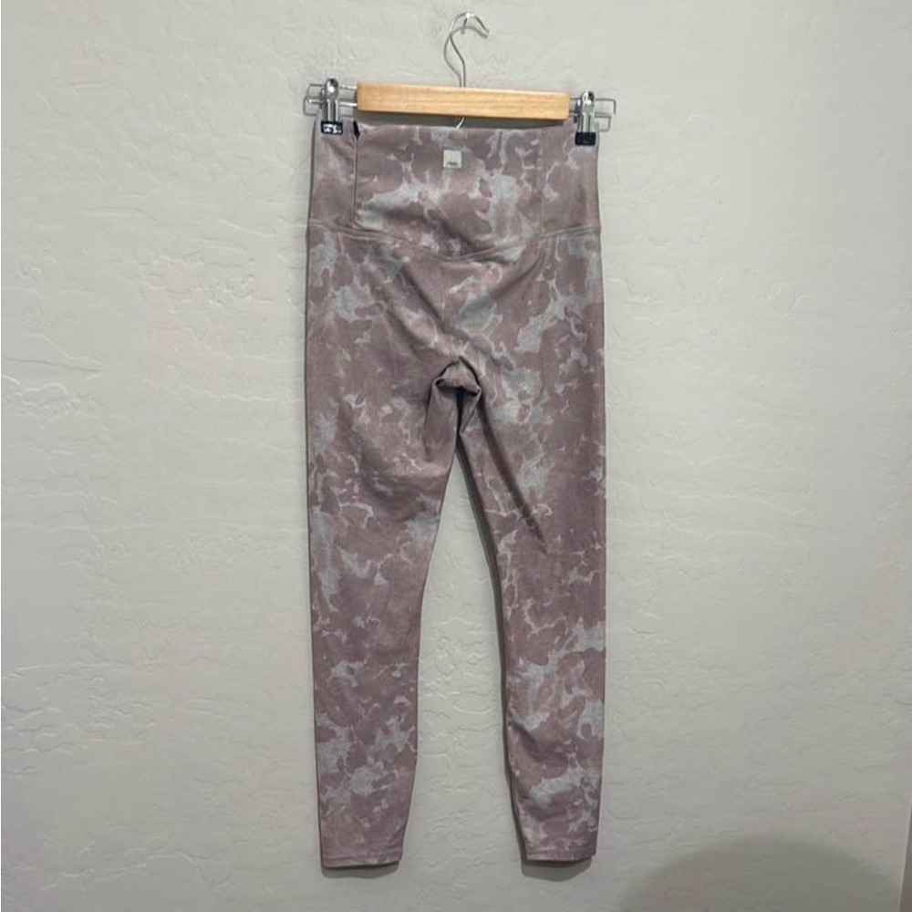 Vuori Clean Elevation Legging in the Dogwood Washed Flower, Small